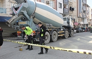 Kızını Kurtardı, Kendisi Beton Mikserinin Altında Can Verdi