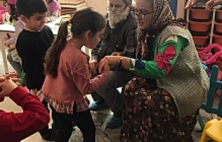 Makyajla Bir Saatte 50 Yaş Yaşlanan Kursiyerler Minik Öğrencileri Şaşırttı