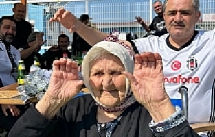 Salihli Beşiktaşlılar’dan Yaşlılara Karanfilli Kutlama