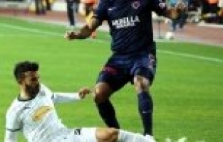 AKHİSAR 90+1'DE PUANI KAPTI