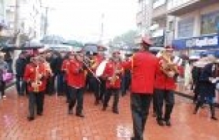 AKHİSAR ALIŞVERİŞ FESTİVALİ YAĞMURLA BAŞLADI