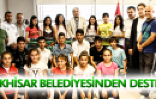 AKHİSAR BELEDİYESİ'NDEN AMATÖR SPORCULARA MALZEME DESTEĞİ