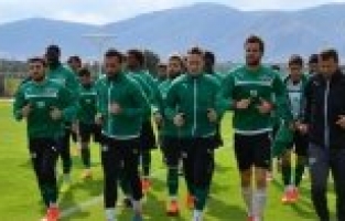 AKHİSAR BELEDİYESPOR KUPA İÇİN SAHADA