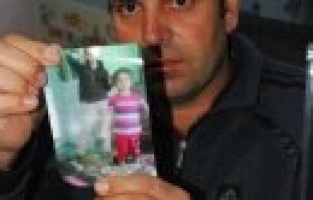 Altı Gündür Kayıp Karısı ve Kızını Arıyor