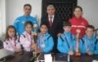 BADMİNTON'DA ANLAMLI BAŞARI