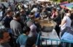  Belediye 20 bin kişiye aşure dağıttı  