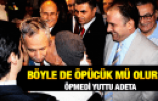 BÜLENT ARINÇ'I ÖYLE BİR ÖPTÜ Kİ
