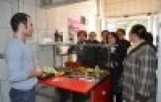 CHP’Lİ KADINLAR ESNAFI DİNLİYOR  