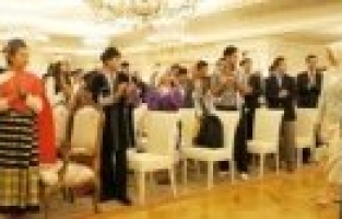 CUMHURBAŞKANI GÜL, TÜRKÇE OLİMPİYATLARINA KATILAN ÖĞRENCİLERİ KABUL ETTİ 