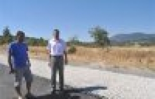 Demirci'nin Köy Yollarına Asfaltlama Çalışması