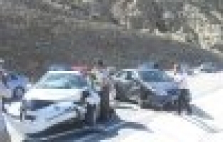 Direksiyon Hakimiyetini Kaybedince Polis Arabasına Çarptı