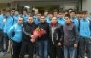 ESNAFTAN U16'LARA HEDİYE YAĞMURU