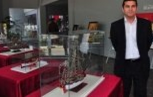 Fabrika işçisi sergi açtı