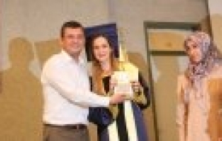 GENÇLERİN BEKLEDİĞİ KONUŞMAYI ÖZGÜR ÖZEL YAPTI