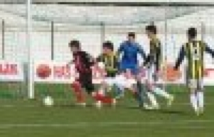 KASABA’NIN GENÇLERİ FENERBAHÇE’YE TESLİM 2-3