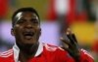 MAKUKULA KÖŞEYE SIKIŞTI