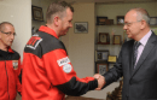 Manisa Belediyesi’nden AKUT’a Projeksiyon ve Bilgisayar Desteği