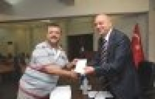 Manisa Belediyesi'nden Muhtarlara Ücretsiz Kent Kart