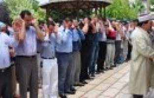 MANİSA ÜLKÜ OCAKLARI, TÜRKMEN LİDER MUHRAROĞLU İÇİN GIYABİ CENAZE NAMAZI KILDI