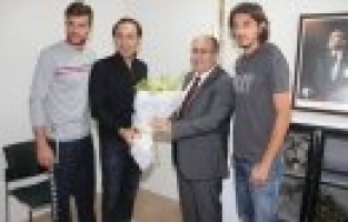 MANİSA VALİSİ SAVAŞ’DAN AKHİSAR BELEDİYESPOR’A DESTEK