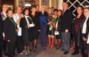 MANİSALI KADINLAR ŞİDDETE DİKKAT ÇEKMEK İÇİN TOPLANDI