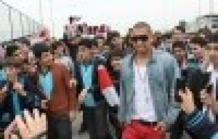 MANİSASPOR ÖĞRENCİLERLE KUCAKLAŞTI