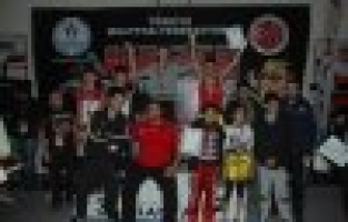 MUAY THAİ’DE 2 BRONZU KAPTIK