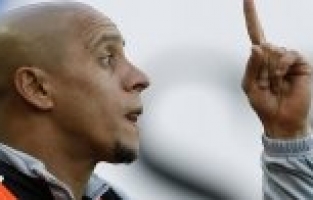 ROBERTO CARLOS'UN HEDEFİ 4 MAÇTA 8 PUAN
