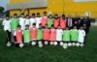SALİHLİ'DE 70 ÇOCUĞA FUTBOL KURSU