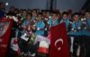 ŞAMPİYONA SIRILSIKLAM KARŞILAMA