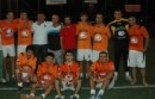 SELENDİ'DE HALI SAHANIN ŞAMPİYONU SÜT BİRLİĞİ OLDU