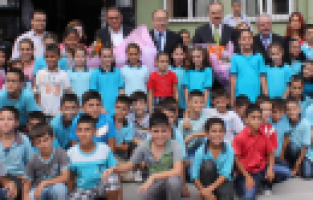 TFF MANİSA'DAKİ OKULLARA BİLGİSAYAR HEDİYE ETTİ