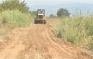 Turgutlu Belediyesi'nin Ova Yolları Düzenleme Çalışmaları Sürüyor