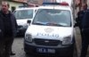  TURGUTLU’DA POLİS ARACINA SALDIRI