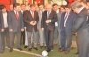 VALİ DAŞÖZ, SOMA'DA HALI SAHA TURNUVASI BAŞLATTI