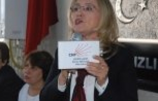 VEKİLLİĞE ADAYLIĞINI ÇAM FİDANI DAĞITARAK AÇIKLADI