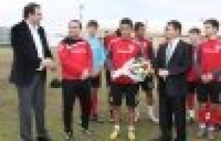 YUNUS ÇETİN'DEN ŞAMPİYONLARA ZİYARET