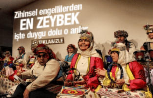 ZİHİNSEL ENGELLİLER EN ZEYBEK OYNADI İŞTE DUYGU YÜKLÜ O ANLAR