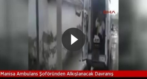 Ambulans şoförü hastayı 500 metre sırtında taşıdı