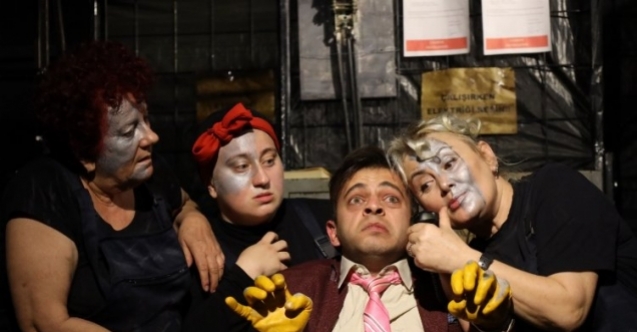 İzmit'te ‘Japon Kuklası’ büyük alkış topladı