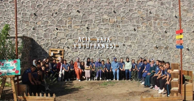 Manisa’da eğitim doğayla bütünleşti: Telefon yerine kitap, ekran yerine doğa