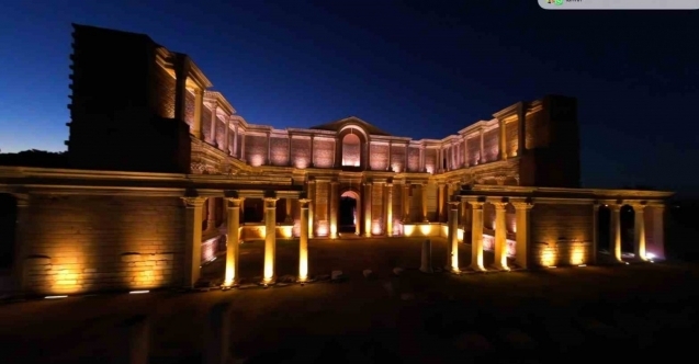 Paranın ilk basıldığı Sardes Antik Kenti artık gece de parlıyor