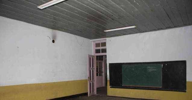 Demirci’nin köklü halıcılığı tarihi okulda yaşatılacak