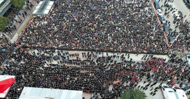 Manisa, ilk kadın başkanına ağladı