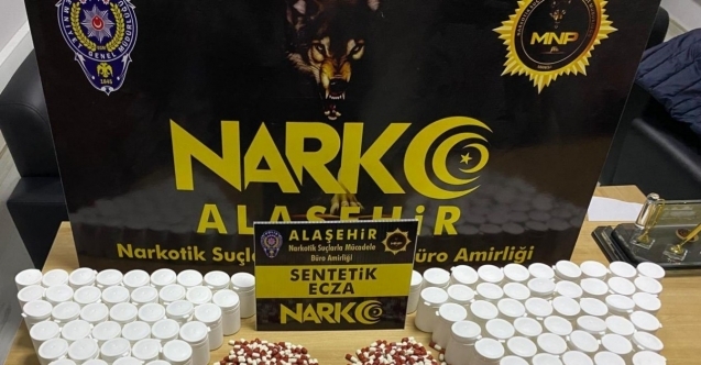 Alaşehir’de araçta binlerce sentetik ecza ele geçti: 2 tutuklama