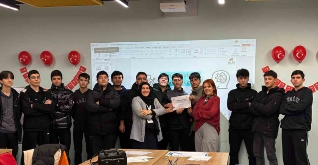 Binlerce öğrenci ara tatilde bilimle buluştu