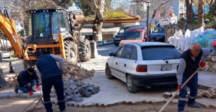 Şehzadeler’de bozulan yol ve kaldırımlar için ihale yapıldı