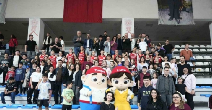 Turgutlu’nun perilerinden Play-Off’a muhteşem başlangıç