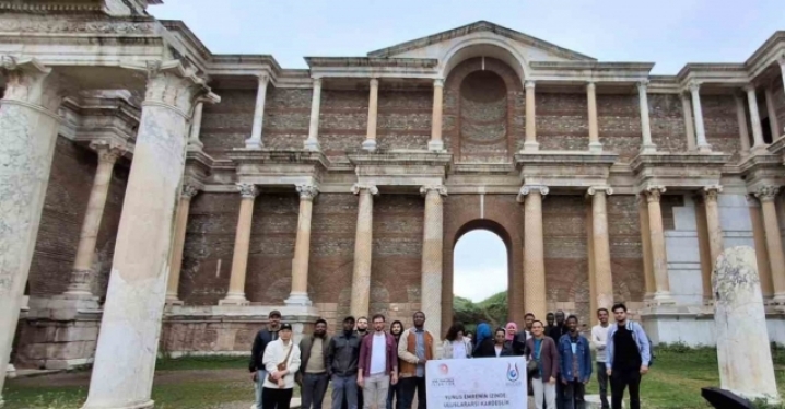 Uluslararası öğrenciler Sardes’te tarihle buluştu