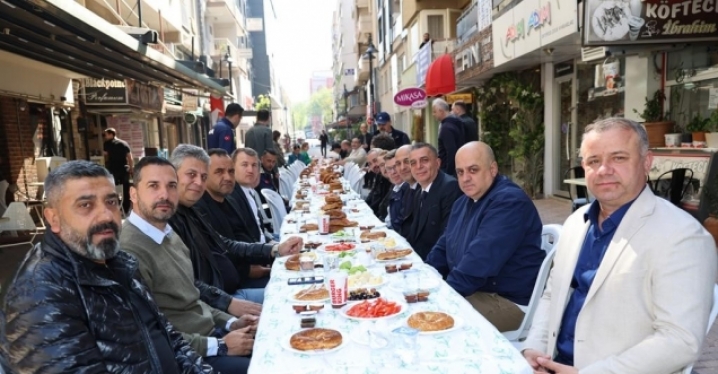 Yenilenen Sevgi Yolu esnafından Başkan Şimşek’e kahvaltılı teşekkür